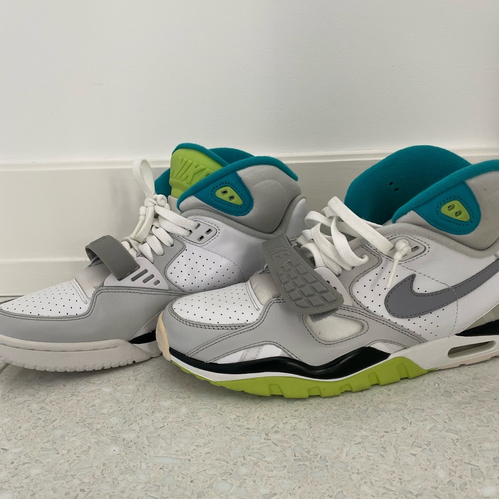 Nike - Picture 3 of 5